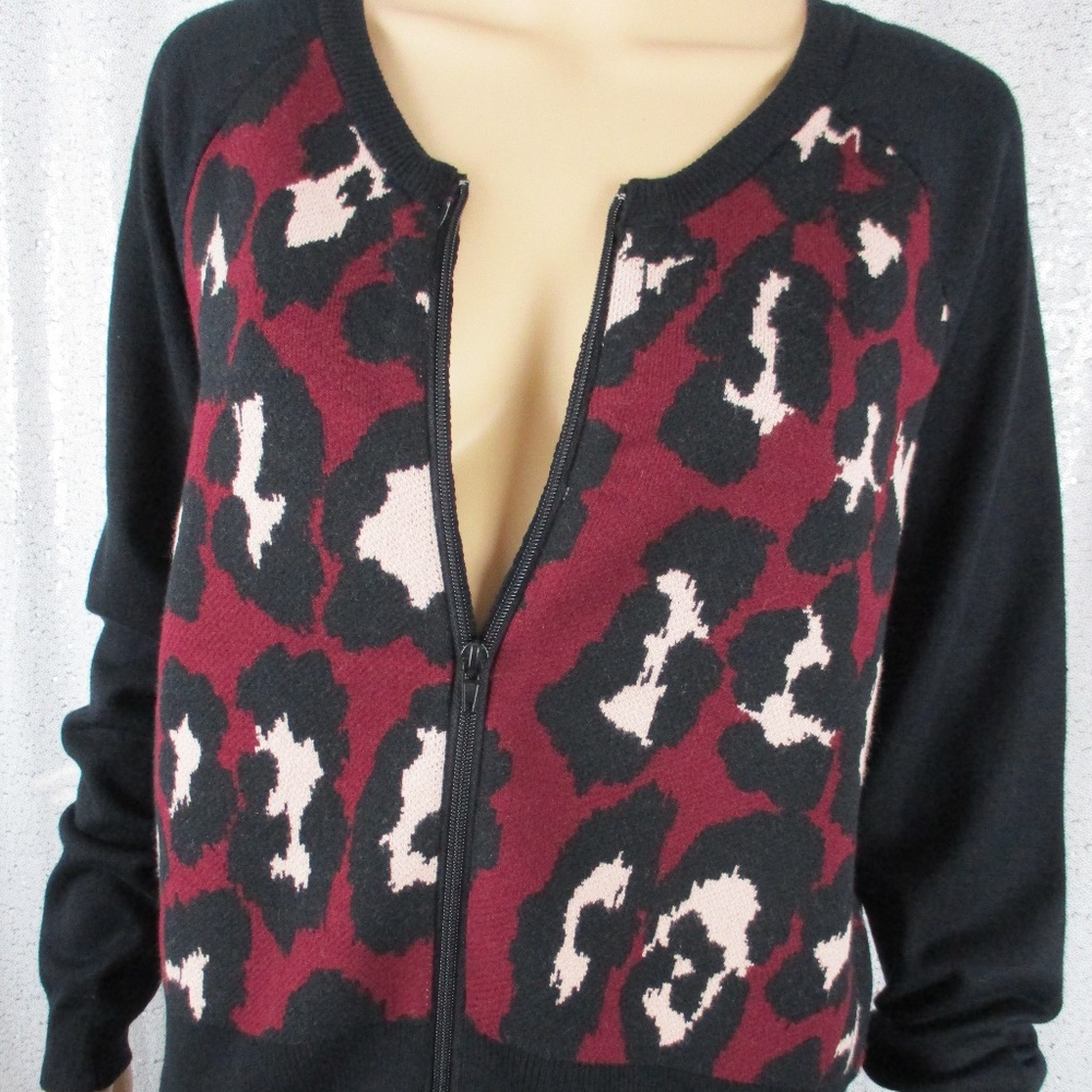 Romeo&Juliet Couture Animal Print LS Sweater-Large - Picture 2 of 8
